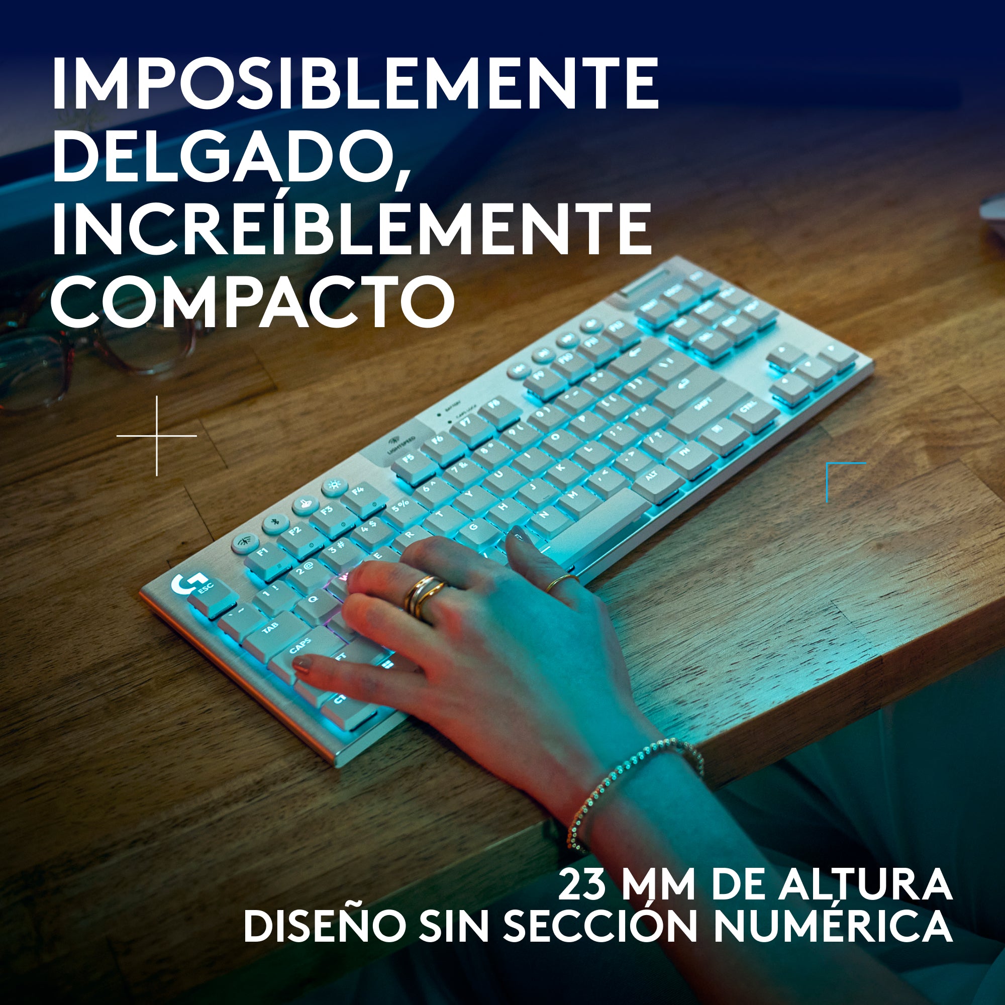 Teclado Gamer Logitech G915 X Lightspeed Tkl / Mecánico Slim - Blanco + Mouse Gamer Inalámbrico Logitech G309 LIGHTSPEED Bluetooth Sensor HERO 25K - Blanco