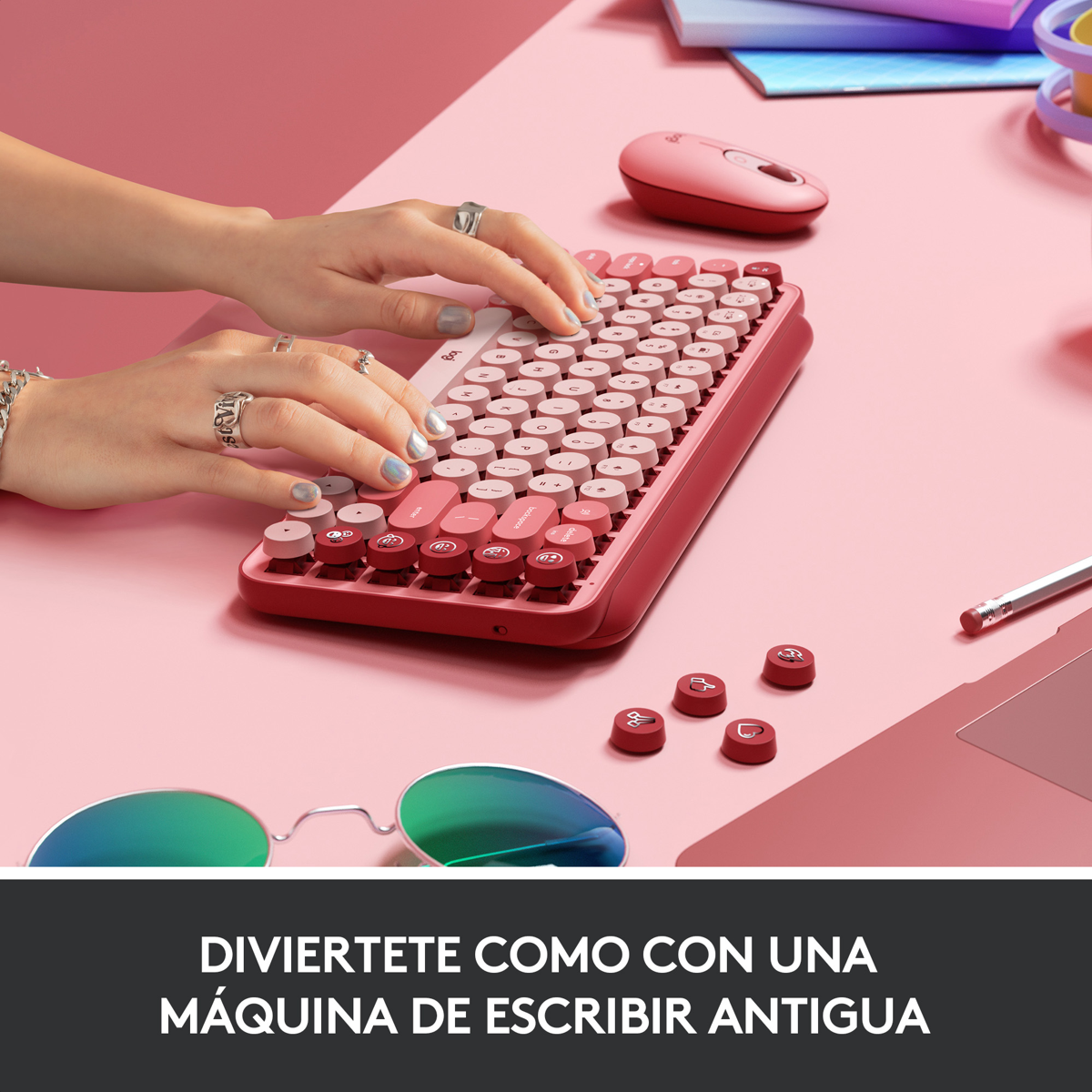 Teclado Mecánico Bluetooth Logitech POP Keys con Teclas de Emojis - Heartbreaker + Mouse Logitech Pebble 2 M350s, Bluetooth Multidispositivo + Mouse Pad Logitech Studio Series - Rosa